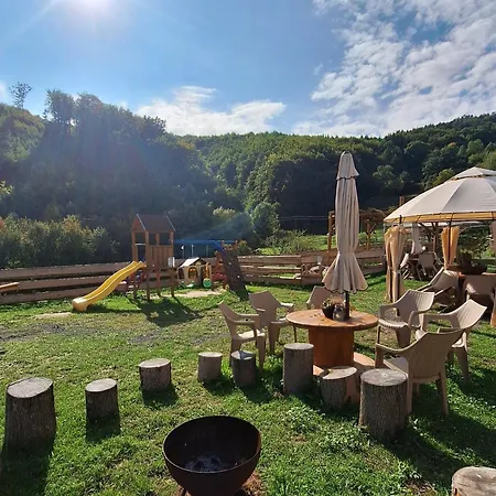 Na Detskej Zazitkovej Farme Fajnovo *