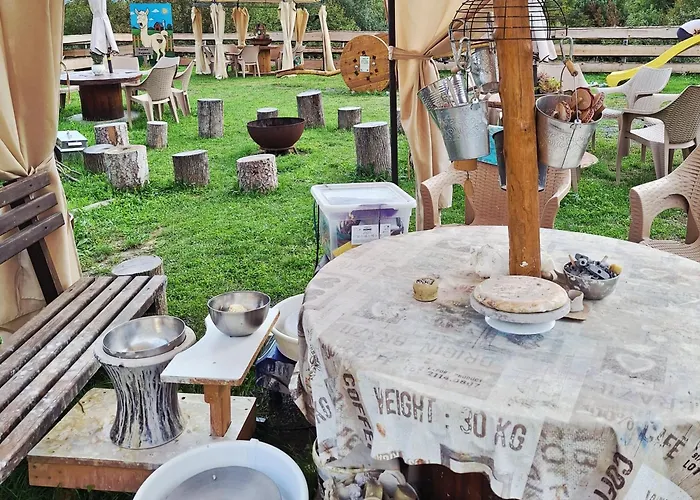 Na Detskej Zazitkovej Farme Fajnovo 아파트 노바바냐