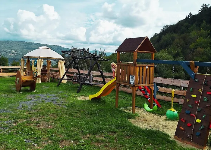 Na Detskej Zazitkovej Farme Fajnovo 아파트 *